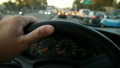 Tânăr fără permis, prinse de poliţişti la volanul unui bolid. Explicaţia lui, incredibilă!