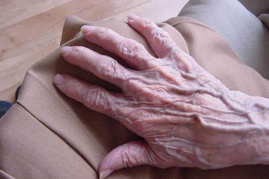 Povestea şocantă a bătrânei care susţine că a fost amanta diavolului. Ai curaj s-o citeşti?