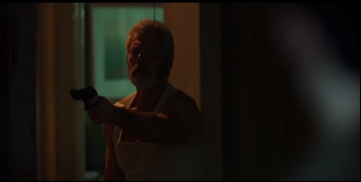 Thriller-ul "Don't Breathe" detronează filmul cu antieroi ,,Suicide Squad''