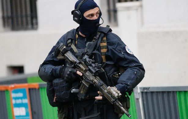 Atac armat în Franța. Doi oameni au fost uciși