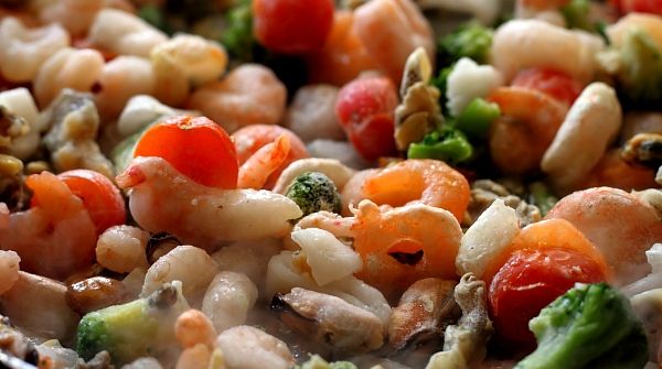 Controale la restaurantele din Mamaia. Este şocant ce a descoperit ANPC. Turiştii mănâncă aşa ceva!