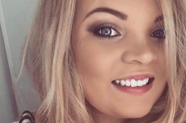 O tânără a postat un selfie pe Facebook. Bunica ei a intrat imediat şi i-a lăsat un comentariu 