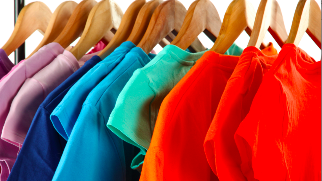 Cum îți dai seama că ai cumpărat haine contrafăcute. Semnul care le deosebește pe cele originale