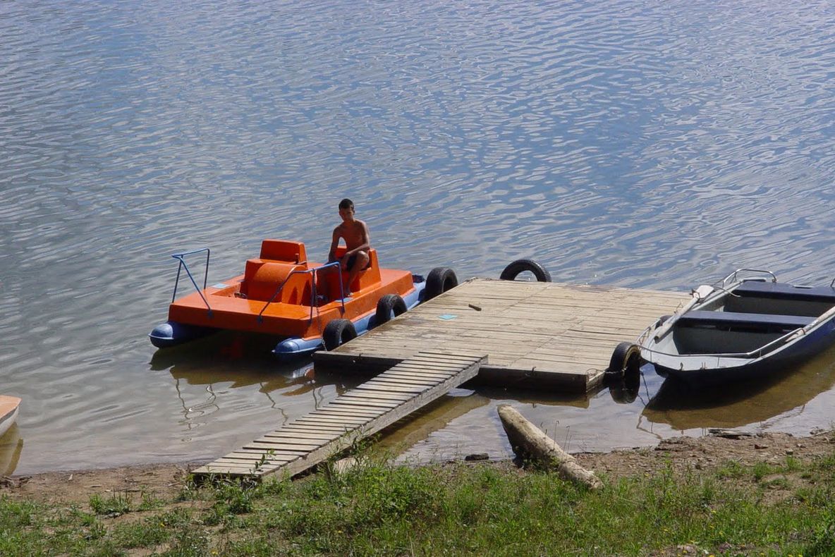Caz ŞOCANT în Cluj. Opt tineri care se plimbau cu hidrobicicleta au fost electrocutaţi