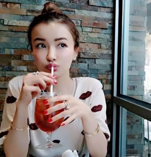 Ghicești ce vârstă are femeia din imagine? Răspunsul te va șoca