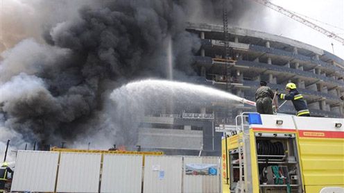 Incendiu puternic la un imobil de 28 de etaje din Abu Dhabi. Mai multe persoane au fost rănite 