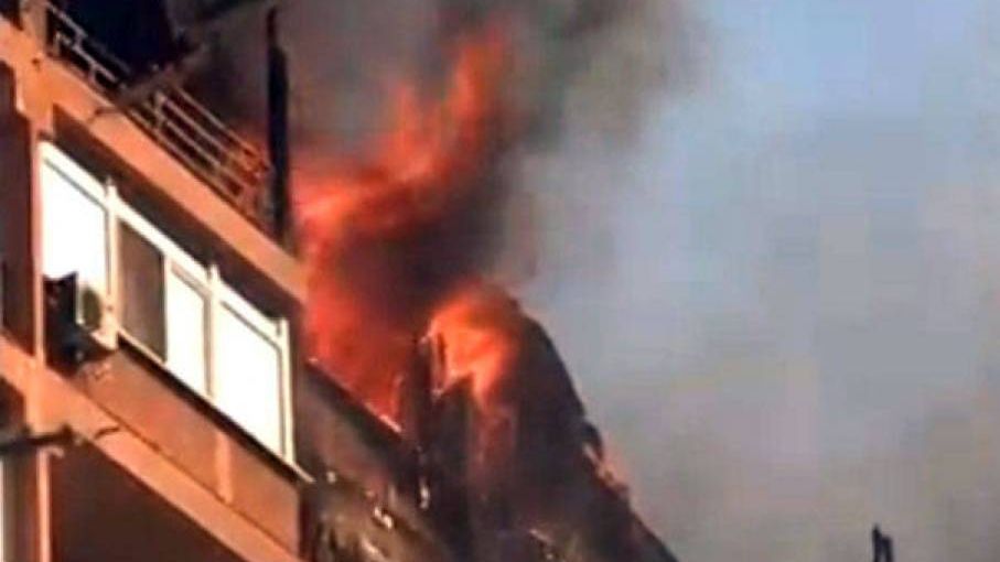 Explozie într-un bloc din Bucureşti. Trei persoane au fost rănite: un rănit, transferat la Sofia