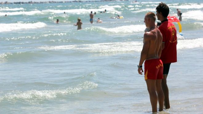 Tragedie pe litoral: tată şi fiu, înecaţi în mare. Trupul băiatului nu a fost găsit încă