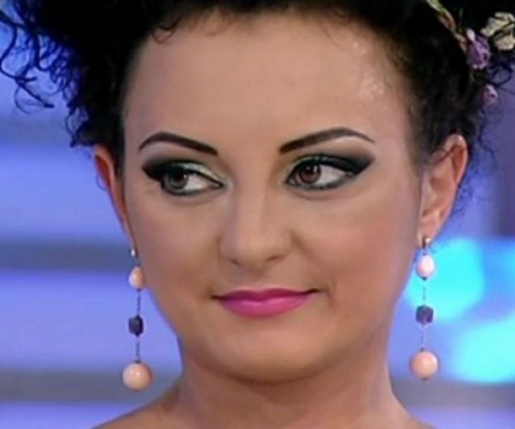 Gafă de proporţii la "Mireasă pentru fiul meu". O concurentă şi-a ridicat rochia şi...