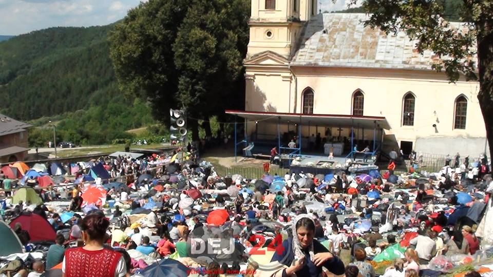 Pelerinaj la Mănăstirea Nicula. Zeci de mii de credincioși au venit să se închine la icoana făcătoare de minuni - VIDEO