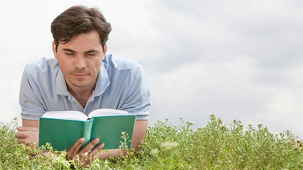 Persoanele care citesc zilnic trăiesc mai mult - studiu