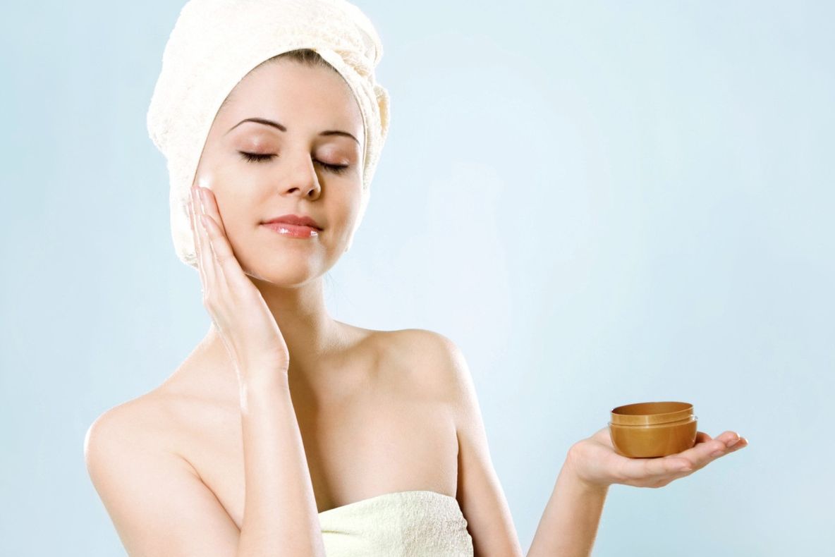 Cea mai neobişnuită metodă de îngrijire a tenului! Nu te-ai fi gândit la aşa ceva!