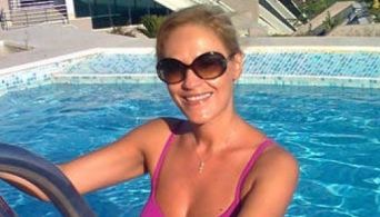 Sexy-primăriţa! Cum arată Gabrilea Firea în costum de baie
