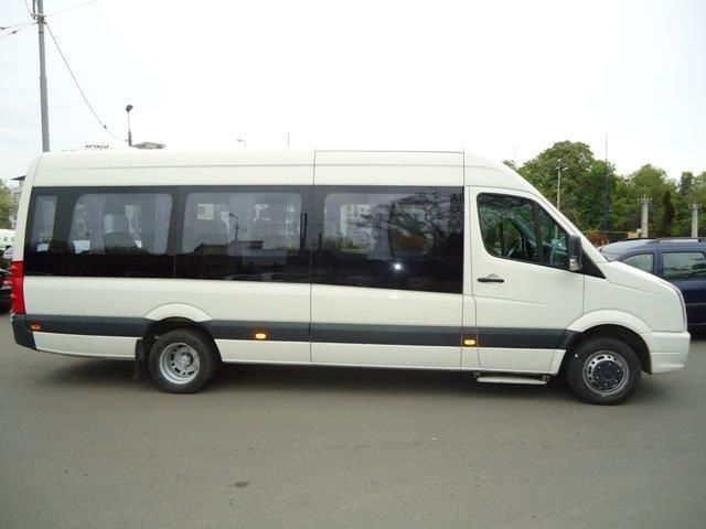 Pasagerii au încremenit. Cum şi-a permis un şofer de microbuz să conducă - FOTO