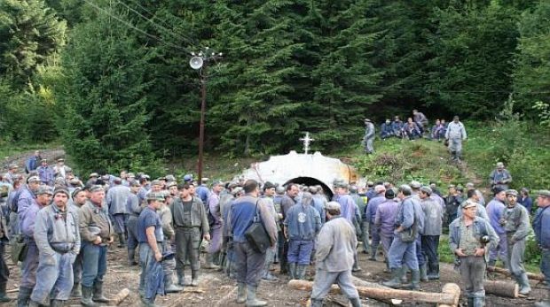 83 mineri de s-au blocat în subteran! GREVA FOAMEI la Exploatarea de uraniu Crucea 