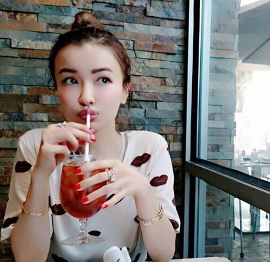 Manechinul care arată ca o adolescentă, dar lumea e şocată când află ce vârstă are, de fapt