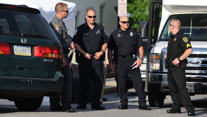 Panică într-un mall din SUA: mai multe focuri de armă au fost trase! Primele IMAGINI
