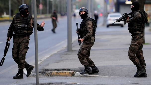 ATAC CU BOMBĂ lângă palatul prezidenţial din Mogadishu: două clădiri, parţial distruse. 10 morţi
