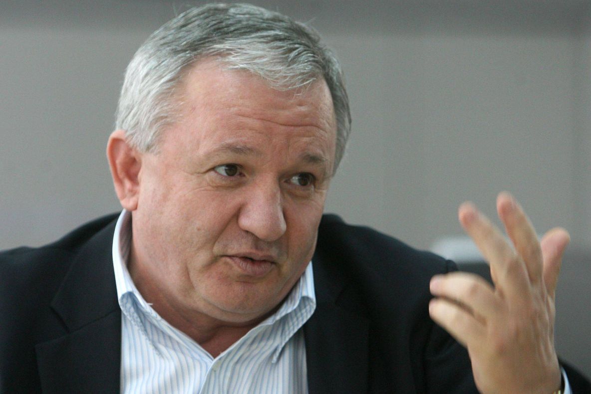 Porumboiu îl contrazice pe Petrescu: „A fost pus într-o situație jenantă! Citea ceva ce nu mai e actual”