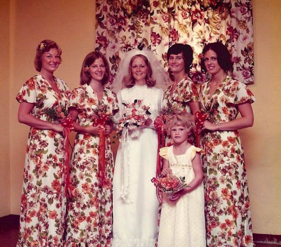 Cele mai ciudate poze cu domnişoare de onoare. O să mori de râs!