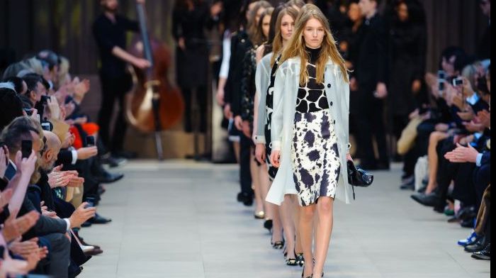 Îmbrăcămintea viitorului: Materialul care se repară singur! Ar putea revoluţiona industria modei