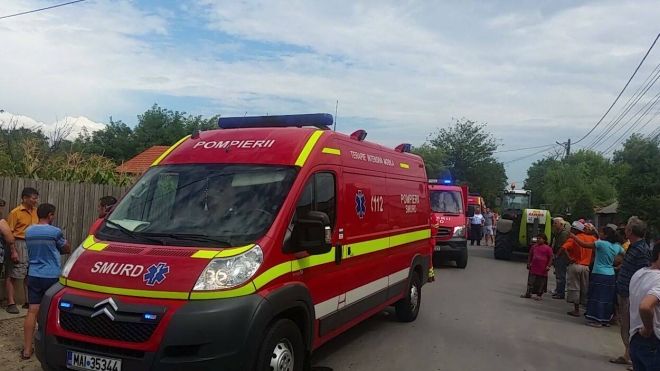 O fetiţă care şi-a pierdut picioarele într-un accident, plimbată între spitale