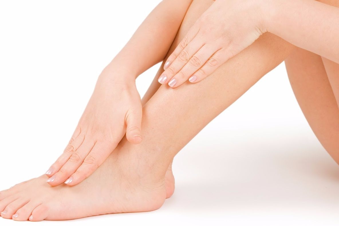 Reţii apă în organism? Iată ce trebuie să faci şi ce să mănânci pentru a slăbi instant