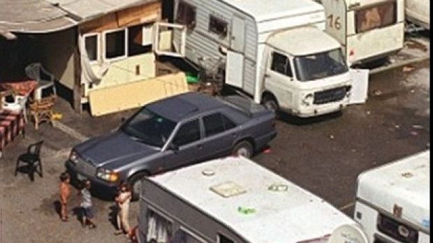 Serie de incidente violente într-o tabără de romi români din Franţa. Mai mulţi romi, răniţi