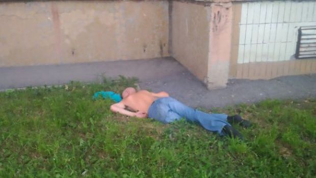 Incredibil. Un bărbat a căzut de la etajul trei, iar apoi a cerut o … țigară