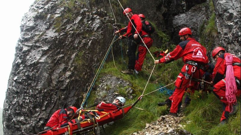 Turist mort pe munții Iezer, după ce a așteptat două ore ca salvamontiștii să ajungă la el