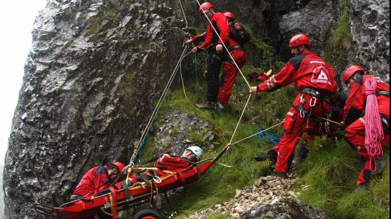 Toate cele 11 persoane, între care și turiști francezi, blocate în peștera Huda lui Papură, salvate