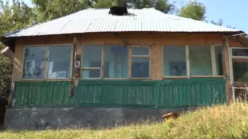 Uluitor: povestea bătrânei de 100 de ani, care locuieşte singură într-un sat din Vâlcea