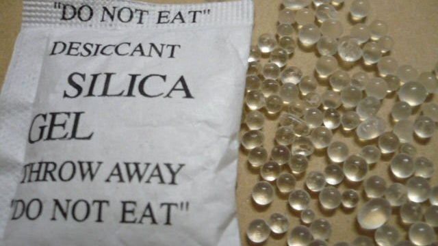 Nu mai arunca plicurile de silica gel. E uimitor la ce le poți folosi