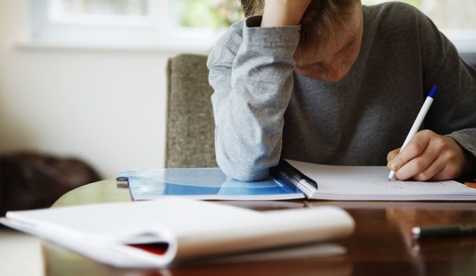 Peste UN SFERT din elevi au vrut să se sinucidă în timpul pandemiei. Ce țară a raportat datele-ȘOC