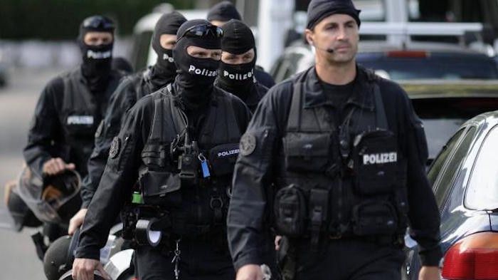 Atac sângeros într-un tren din Elveţia. O femeie a murit, cinci persoane sunt rănite. UPDATE