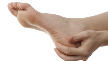 Anul în care vei muri este scris pe tălpile tale. Verifică atent şi află cât mai ai de trăit