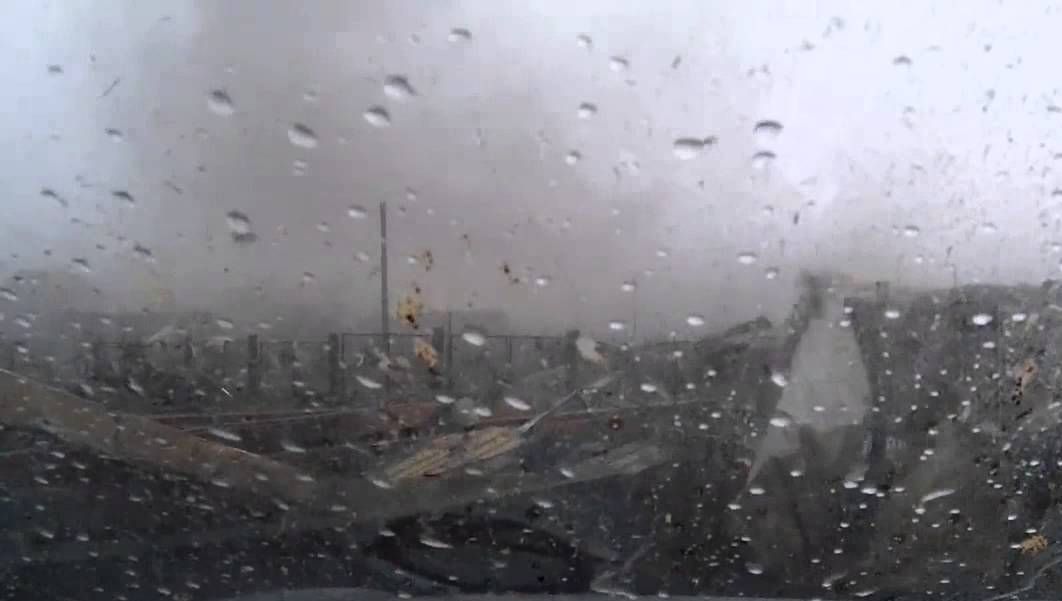 Imagini şocante. Vântul a făcut prăpăd. Totul a durat doar câteva minute