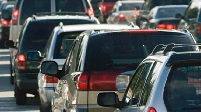 Valea Prahovei, blocată! Coloane de mașini întinse pe mai mulți kilometri pe ambele sensuri ale DN1