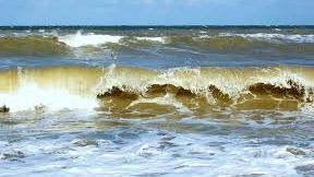 TRAGEDIE pe litoral. Mama, tatăl şi copilul de 8 ani au intrat în apă. Ce a urmat este îngrozitor