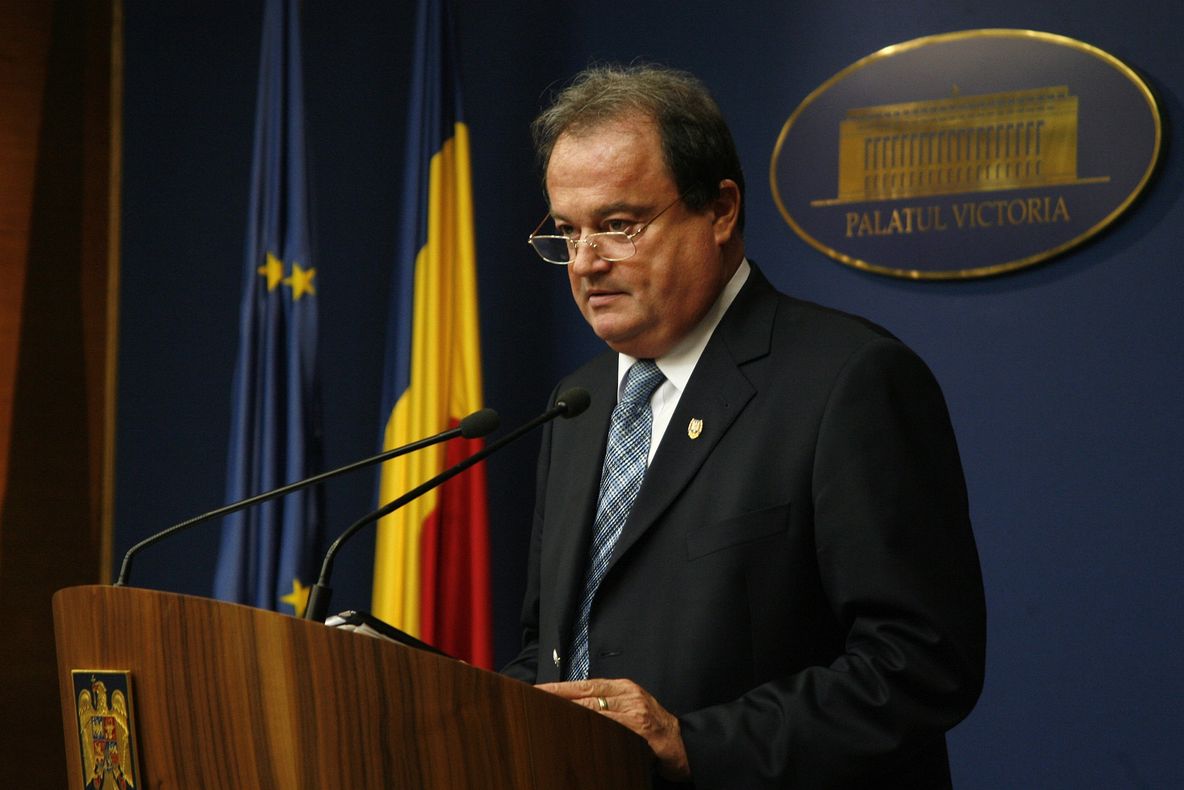 Blaga le-a transmis aleşilor locali PNL că vrea doi miniştri din rândul lor. Ce portofolii urmăreşte