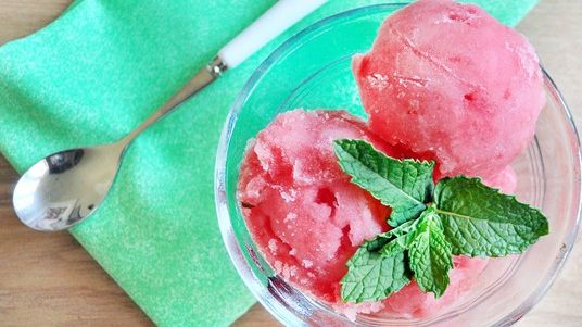 Îngheţată rapidă cu pepene verde şi iaurt