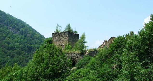 Unde fugi în weekend. Vizitează Castelul din Carpaţi al lui Jules Verne, aflat într-un peisaj de vis