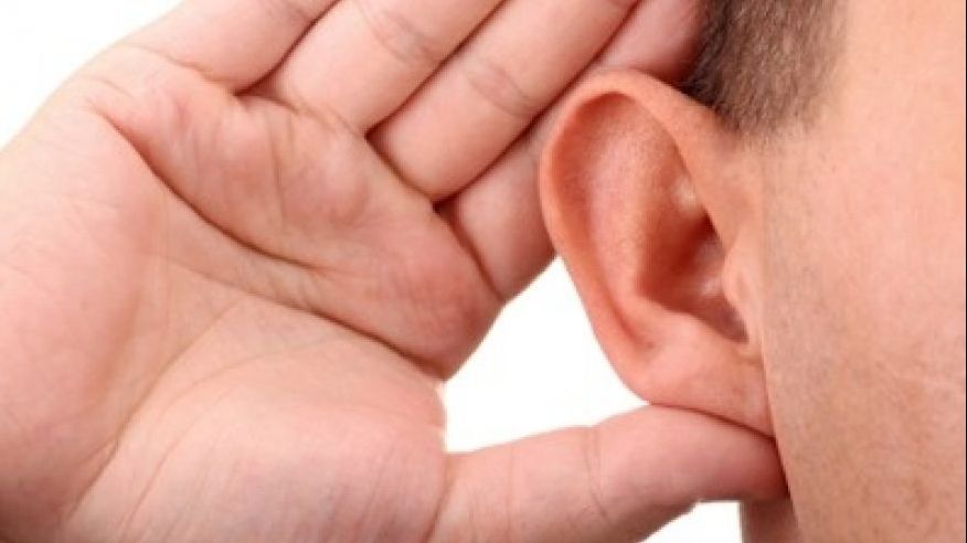 Ce înseamnă dacă îți țiuie o ureche 