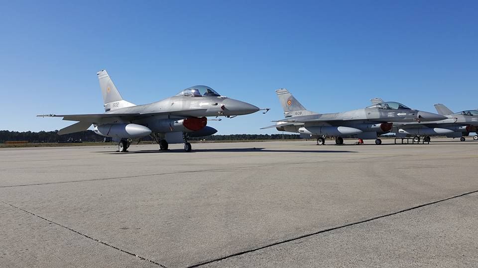 Primul zbor al avioanelor F16 pe cerul României