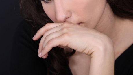 Copiii ei dormeau şi ea făcea ASTA! Cum e posibil aşa ceva?