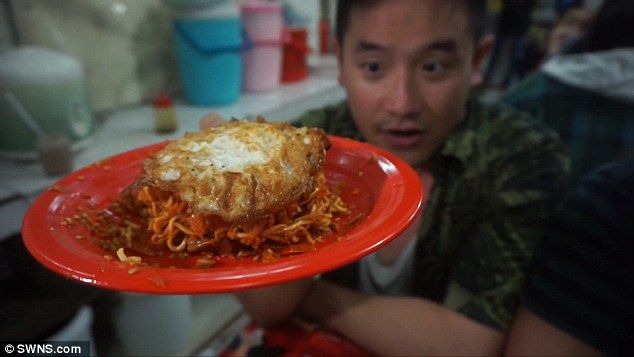 Efect UNIC: a mâncat iute şi, imediat, şi-a pierdut auzul