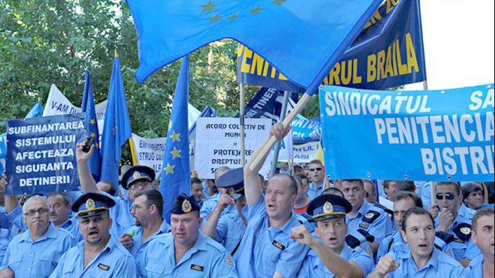 Proteste de amploare ale angajaților din penitenciare! Sute de persoane au ieșit din nou în stradă