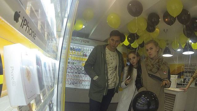 Cea mai tristă lansare iPhone 7, într-un oraş din Rusia: cu 2 persoane, care n-au cumpărat nimic
