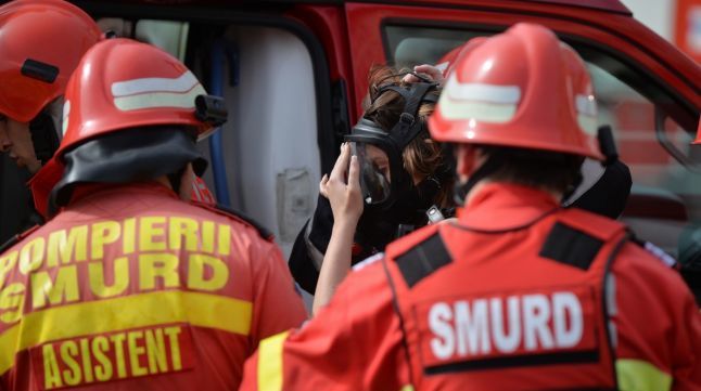 Incendiu într-un bloc din Reşiţa! Zeci de persoane au fost evacuate 