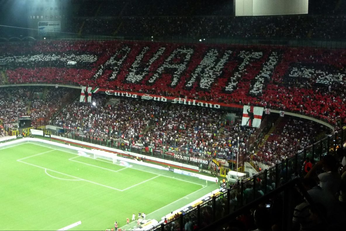 Investitorul chinez care a cumpărat AC Milan ar fi prezentat acte false